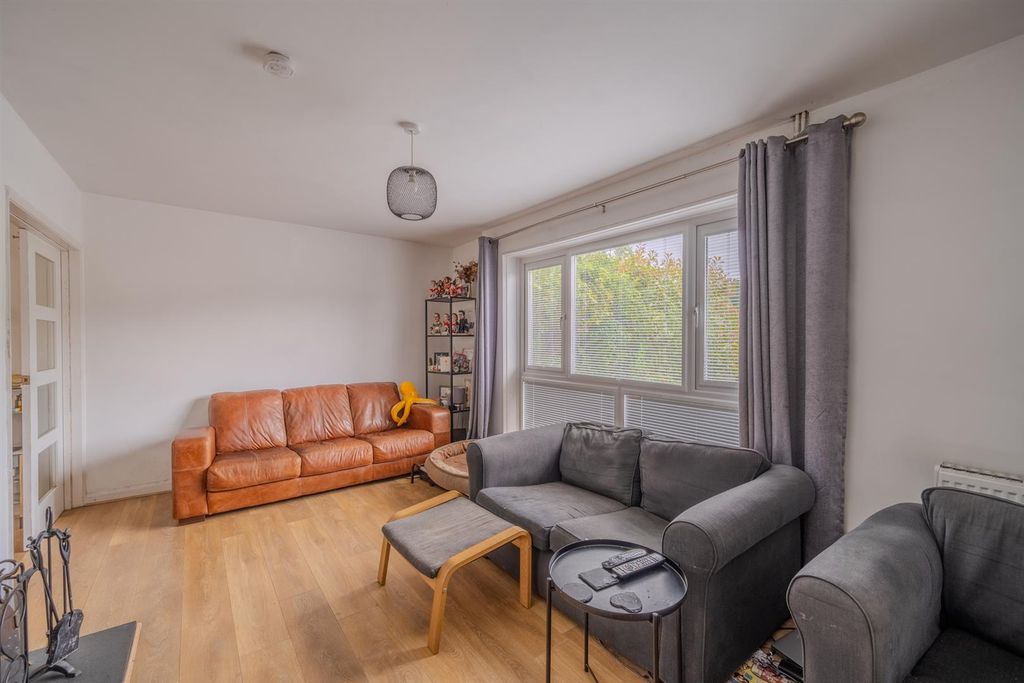 Property photo 2 of 27 19 The Orchard-12.Jpg