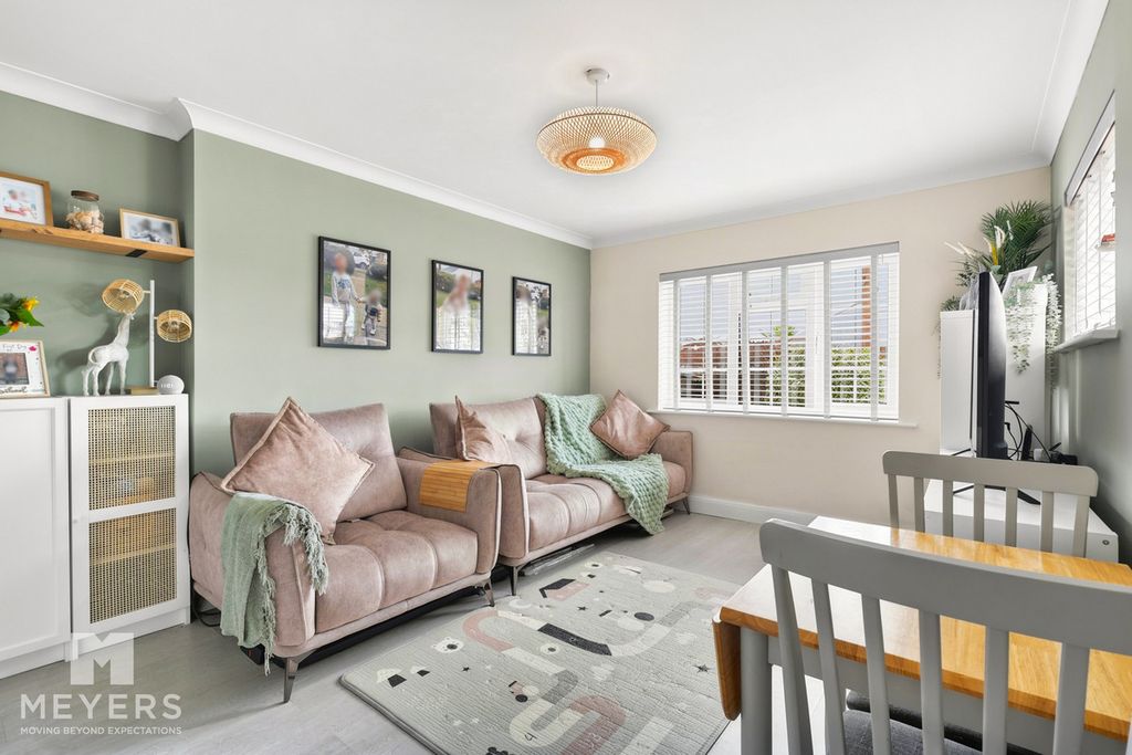 Property photo 2 of 27