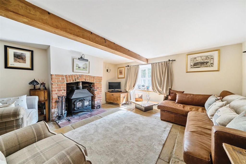Property photo 2 of 18 Sitting Room