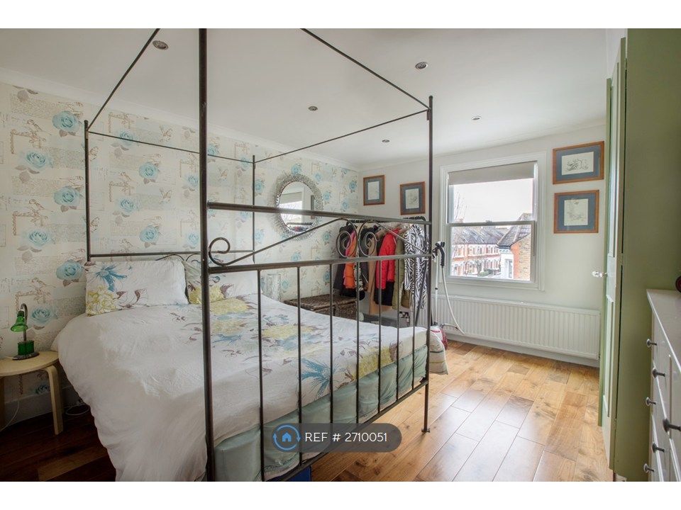 Property photo 3 of 9 Available Bedroom