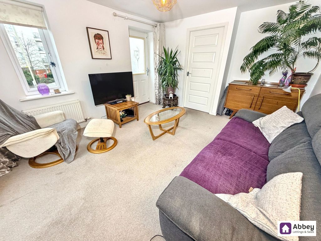 Property photo 2 of 16 Lounge