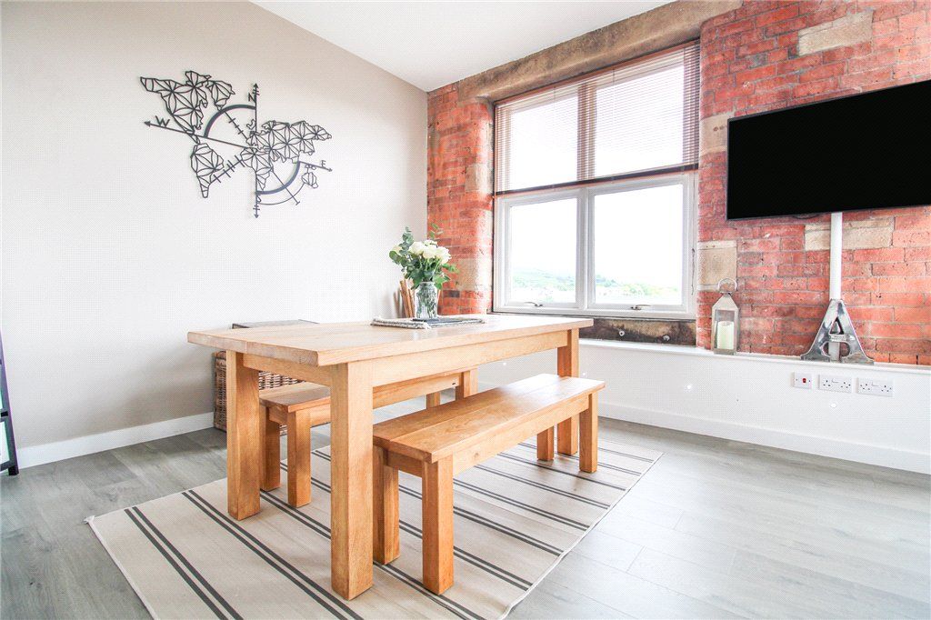 Property photo 3 of 17 Dining Area