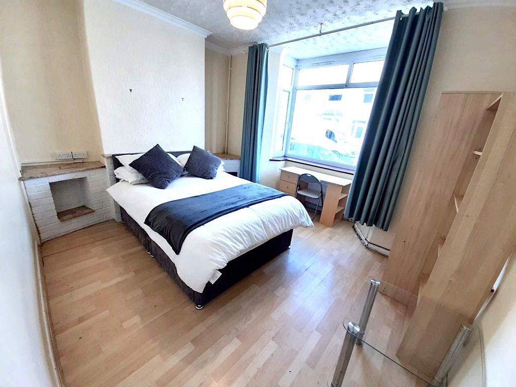Property photo 2 of 10 Aee15B6E-8Fb5-4078-A6F6-6426B942d7Bf