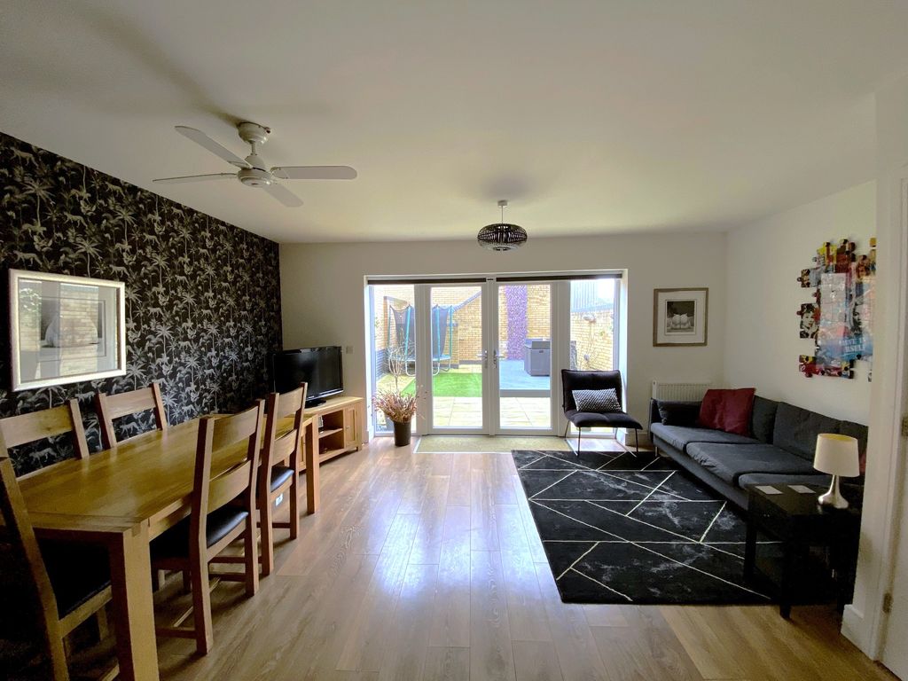 Property photo 2 of 24 11