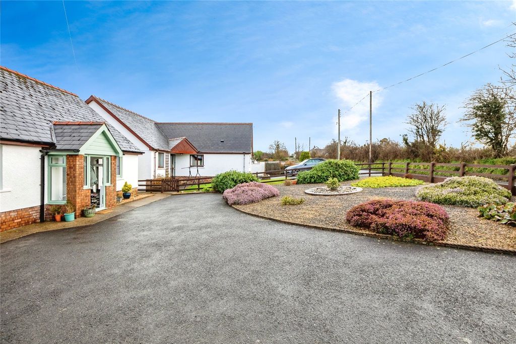 Property photo 2 of 22 Picture No. 16