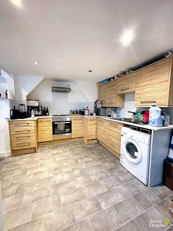 Property photo 2 of 10 5Abb2B11E02c42F1B72Db54762c9041A