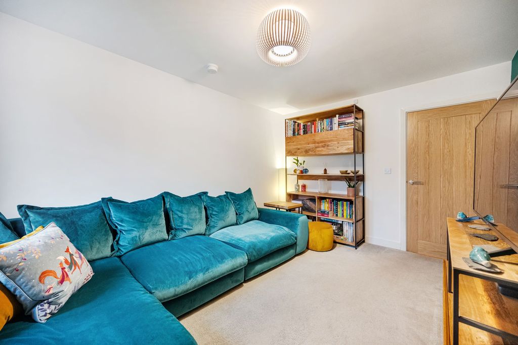 Property photo 3 of 33