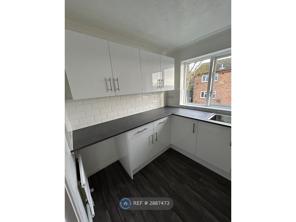 Property photo 3 of 13 Kitchen