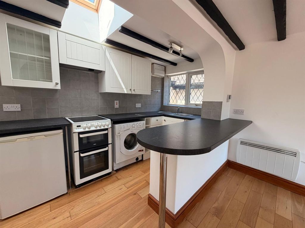 Property photo 3 of 8 Kitchen