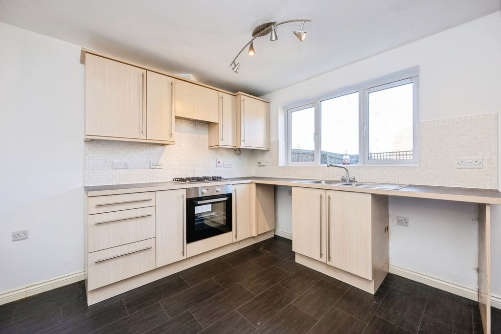 Property photo 3 of 20 Kitchen