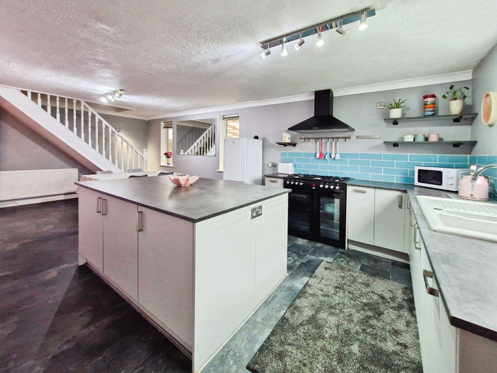 Property photo 3 of 25