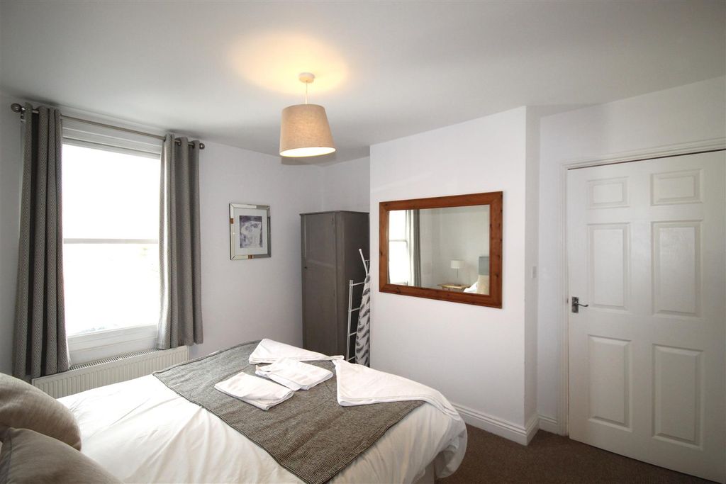 Property photo 3 of 6 Bedroom Again .Jpg