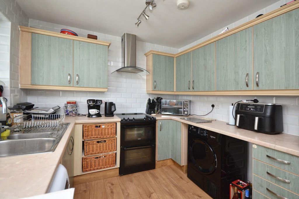 Property photo 3 of 17 Kitchen/Dining Room