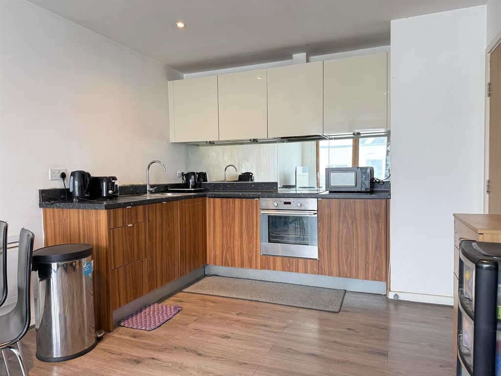 Property photo 3 of 7 04.Jpeg