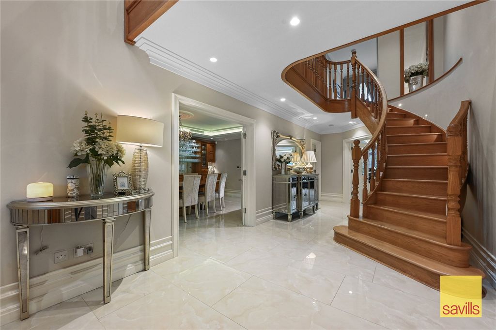 Property photo 2 of 54 Entrance Hall