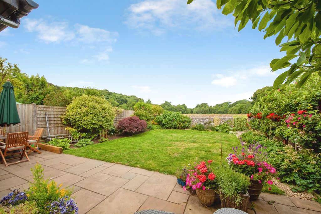 Property photo 2 of 49 Garden
