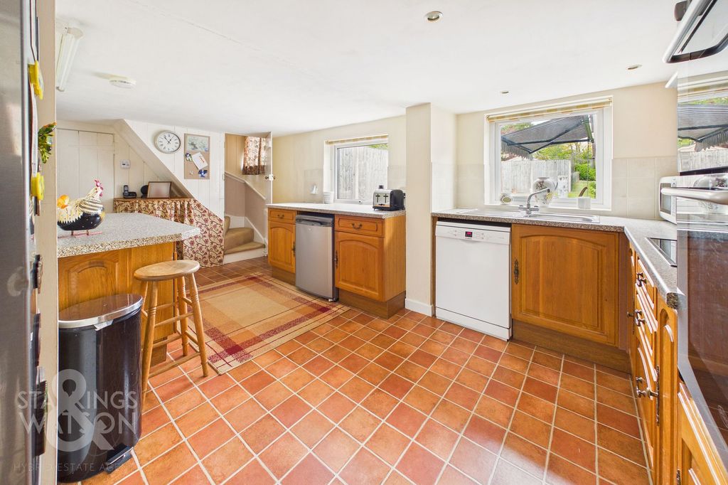 Property photo 2 of 25