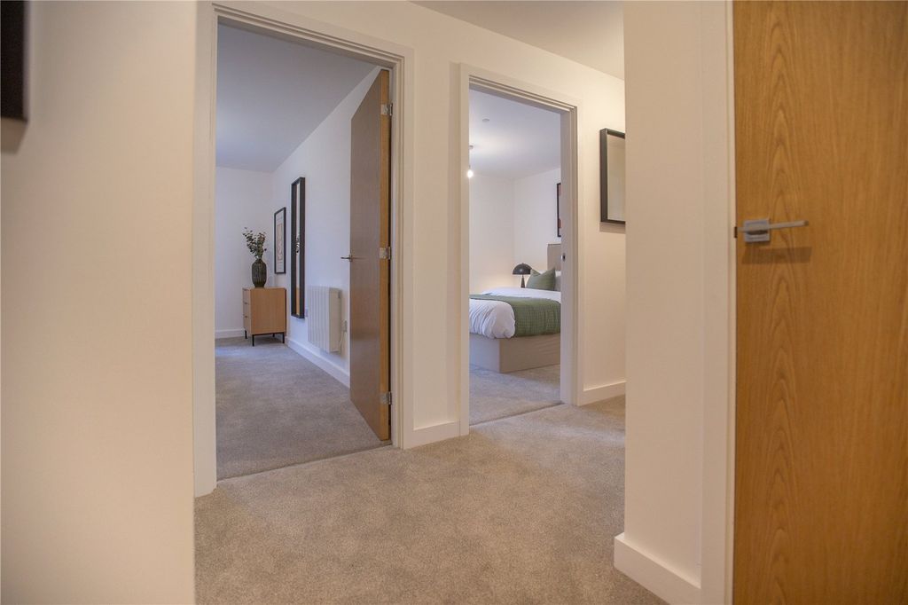 Property photo 3 of 11 Hallway