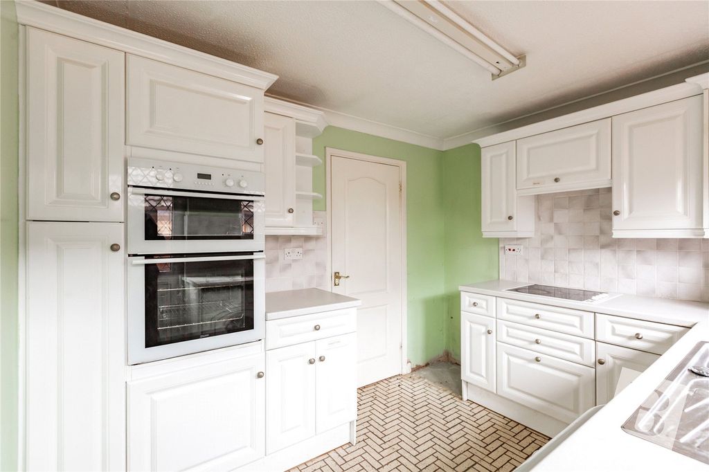 Property photo 3 of 16 Kitchen