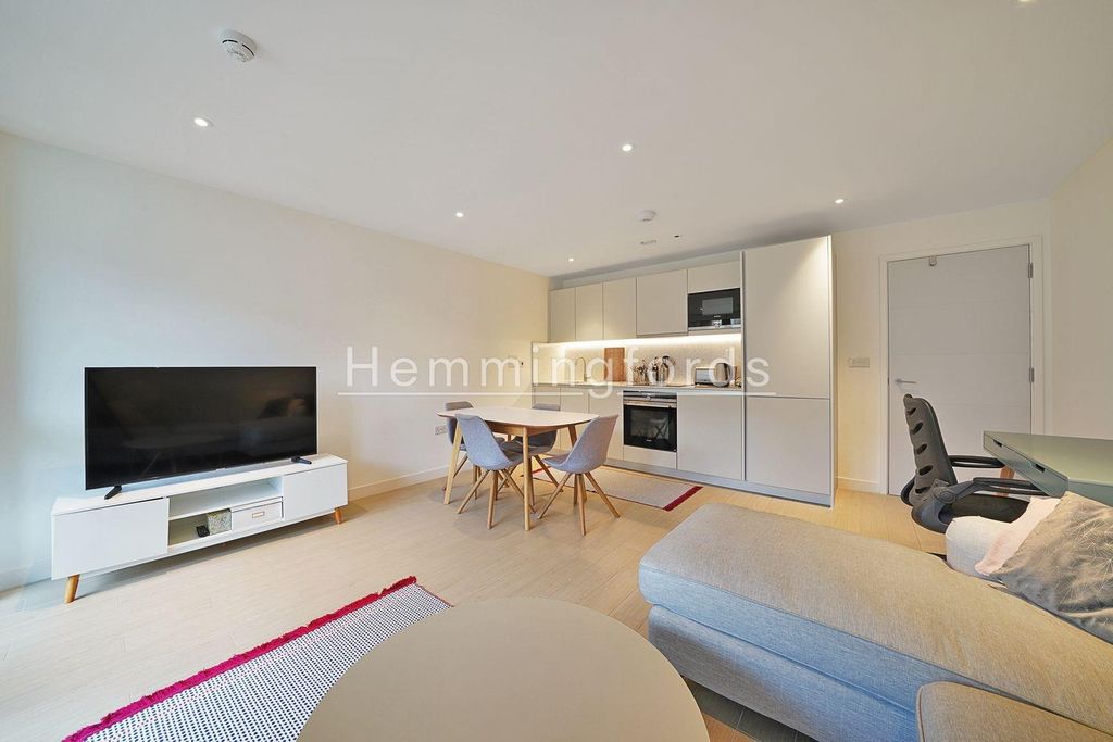 Property photo 2 of 11