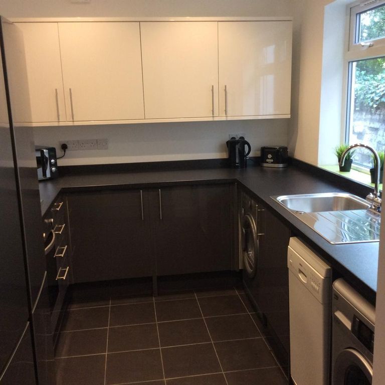 Property photo 2 of 10 Kitchen