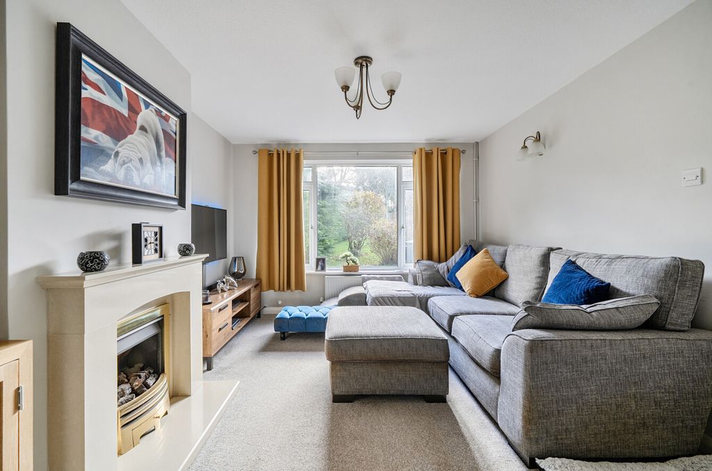 Property photo 2 of 23 2 - 1384682-1-69297E8...