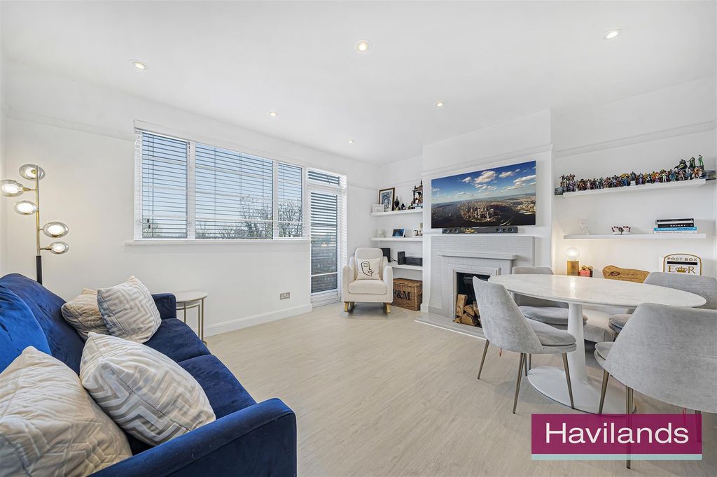 Property photo 2 of 12 Duncan Court N21 3Rl-5.Jpg