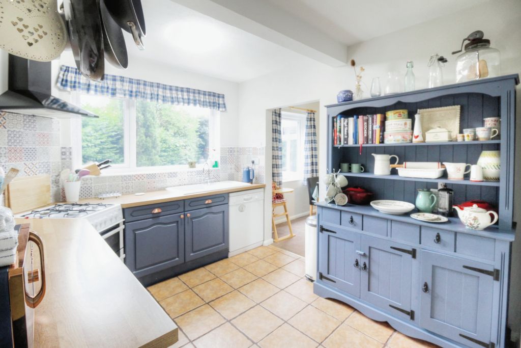 Property photo 2 of 19 Kitchen