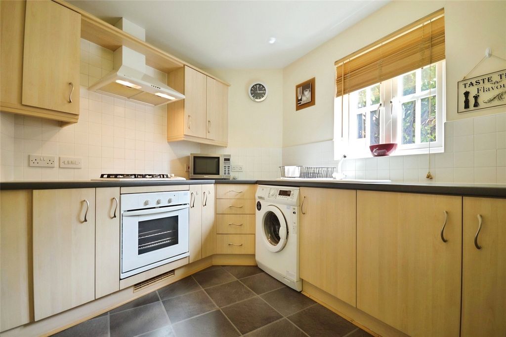 Property photo 2 of 11 Kitchen