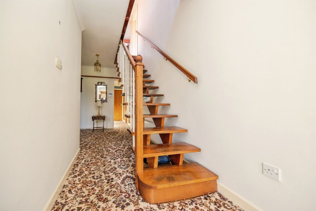 Property photo 2 of 26