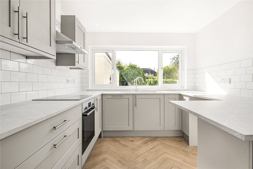 Property photo 3 of 19 Kitchen