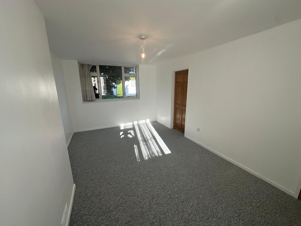 Property photo 3 of 14 Photo 2