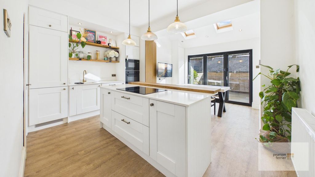 Property photo 3 of 14 Dining Kitchen