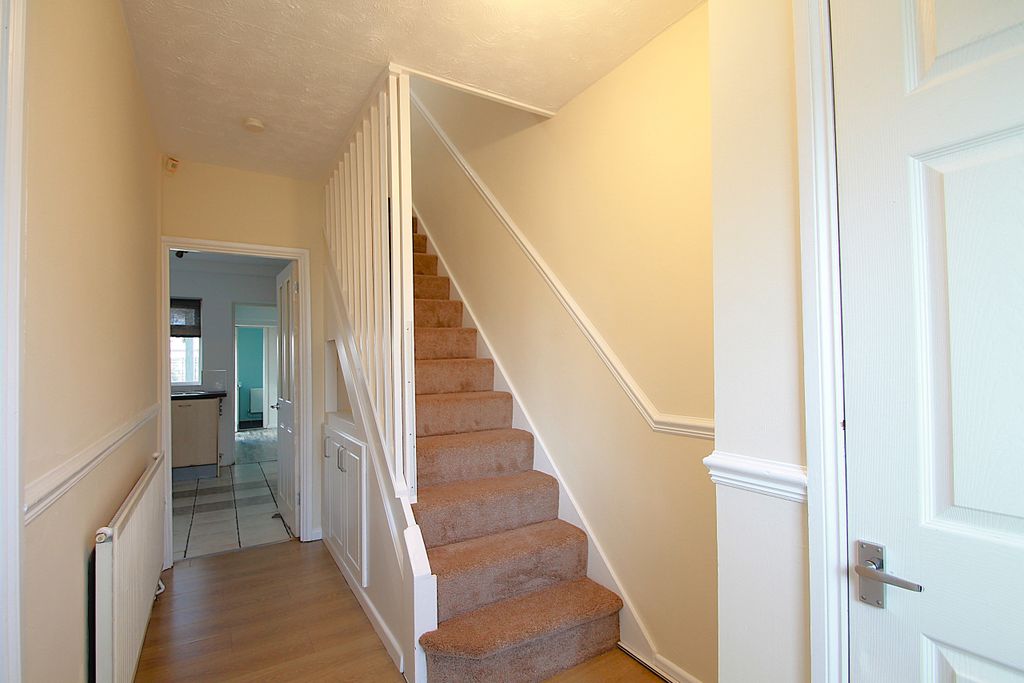 Property photo 3 of 24 Entrance Hall