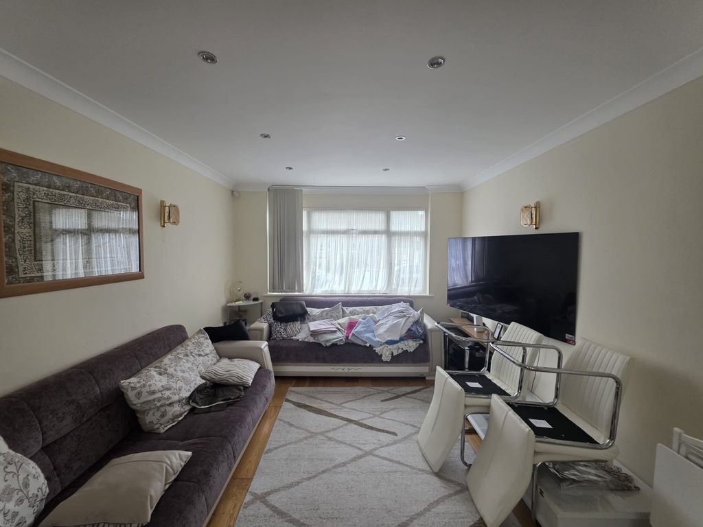 Property photo 3 of 17 Gallery