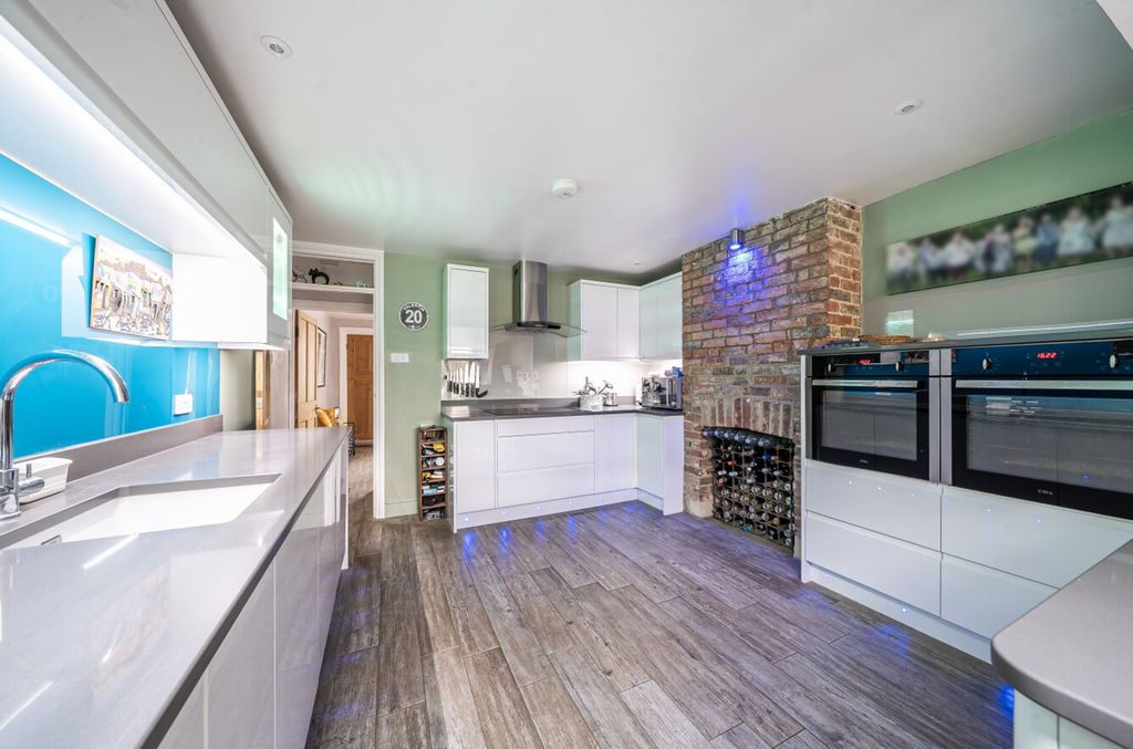 Property photo 2 of 22