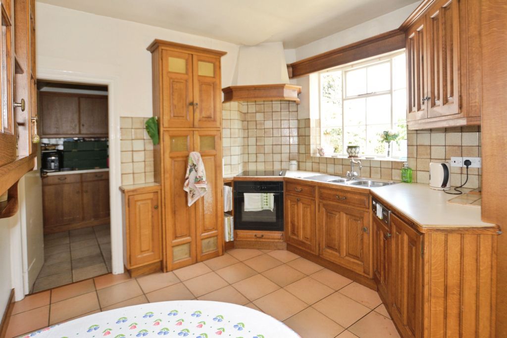 Property photo 2 of 18 Kitchen