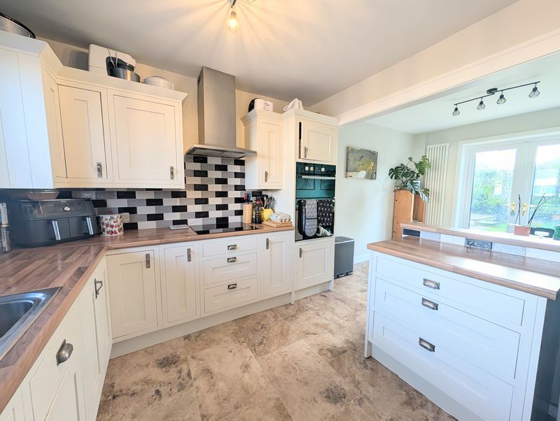 Property photo 2 of 17 Photo 5