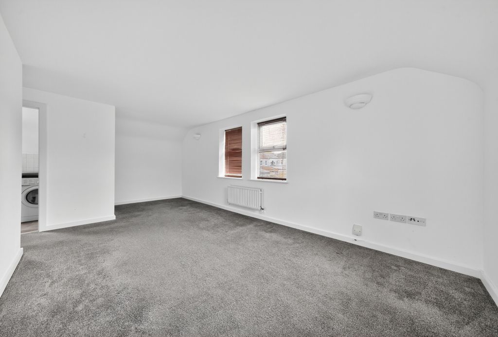 Property photo 3 of 13 1436291-11-69c689...