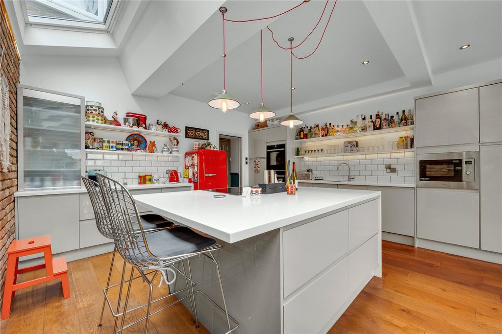 Property photo 3 of 14 Kitchen
