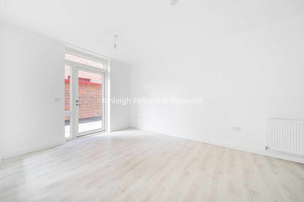 Property photo 2 of 15 Picture No. 12