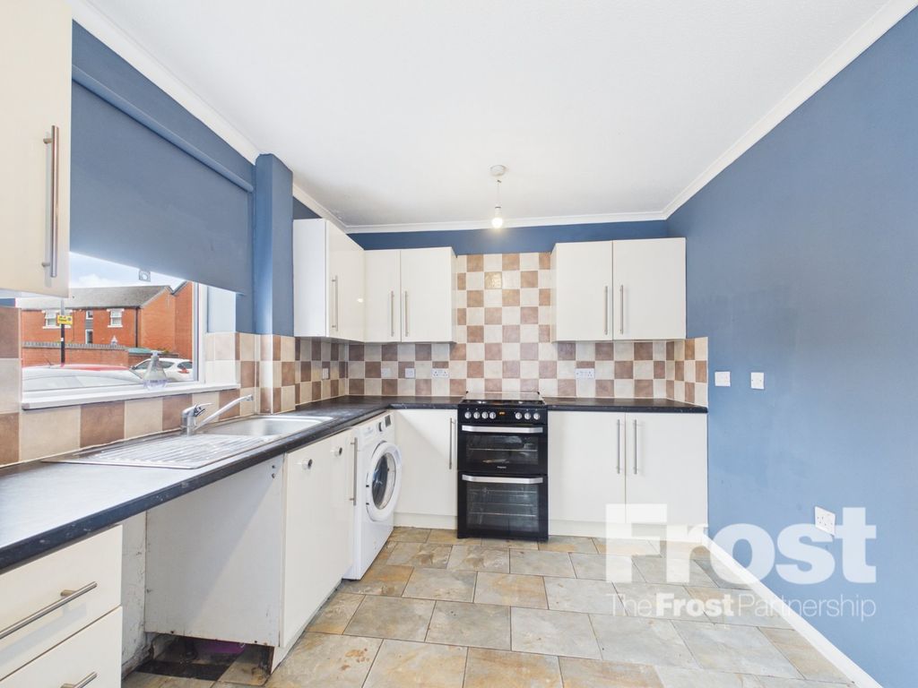 Property photo 3 of 9 Kitchen