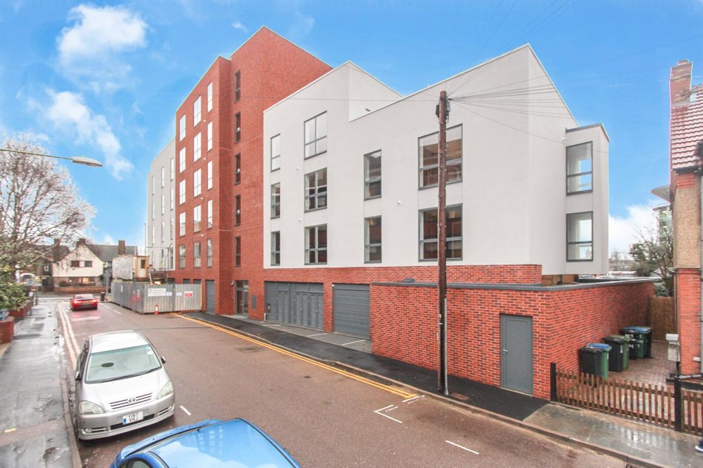 Property photo 1 of 9 Photo 01