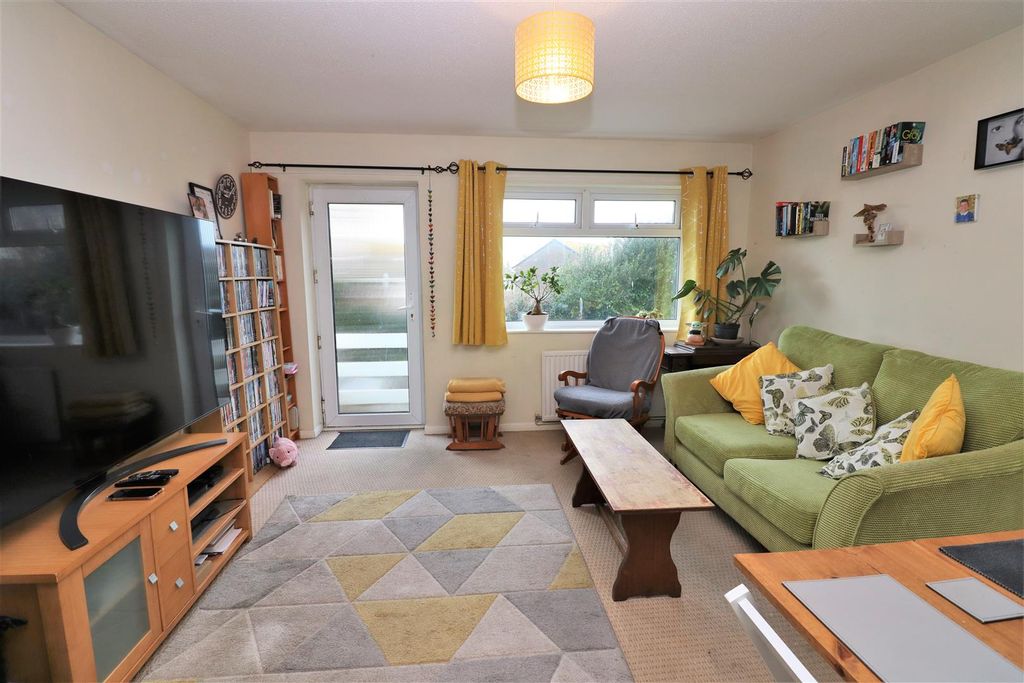 Property photo 2 of 7 Lounge