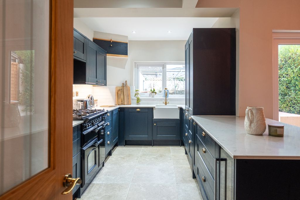 Property photo 3 of 25 Glasllwch Crescent-21