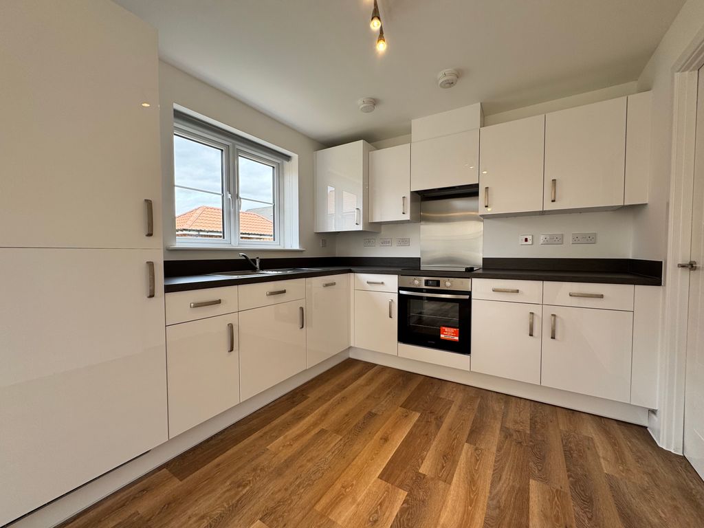 Property photo 3 of 19 Kitchen