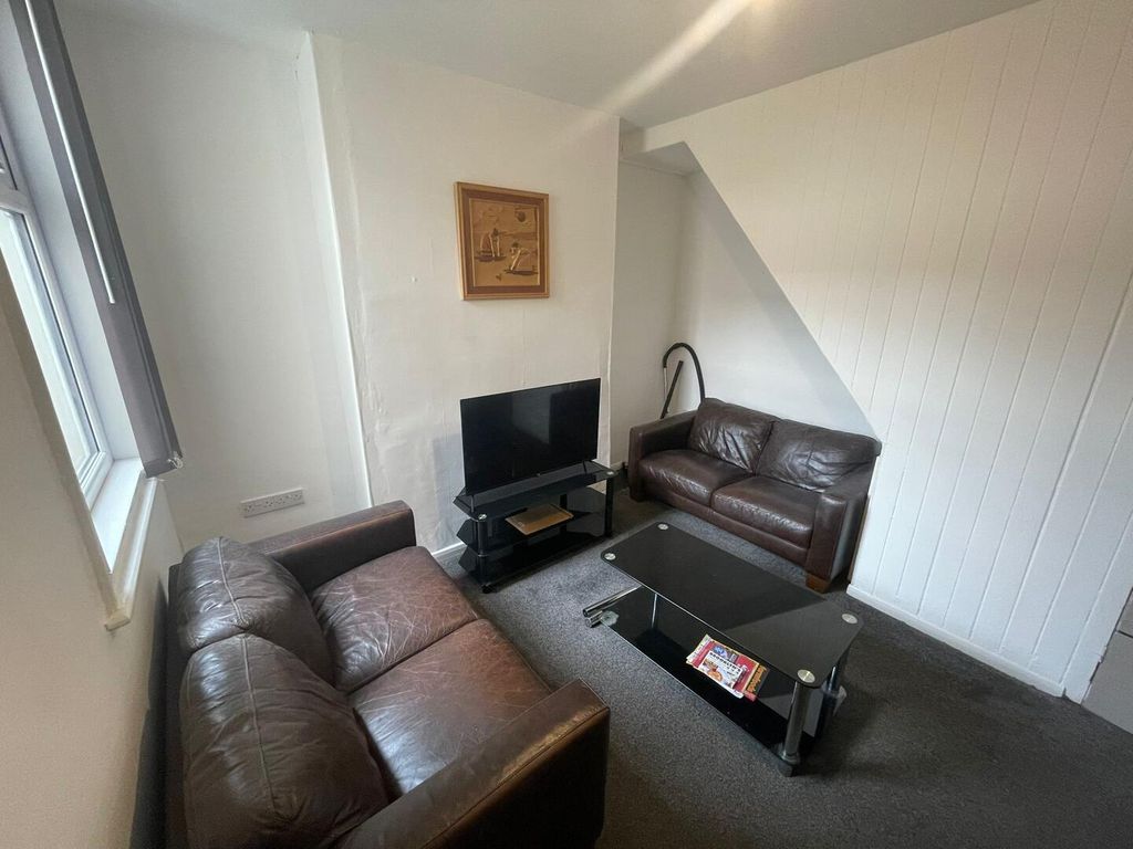 Property photo 3 of 11 Living Room