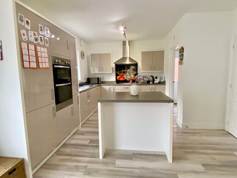 Property photo 3 of 16 Kitchen Area