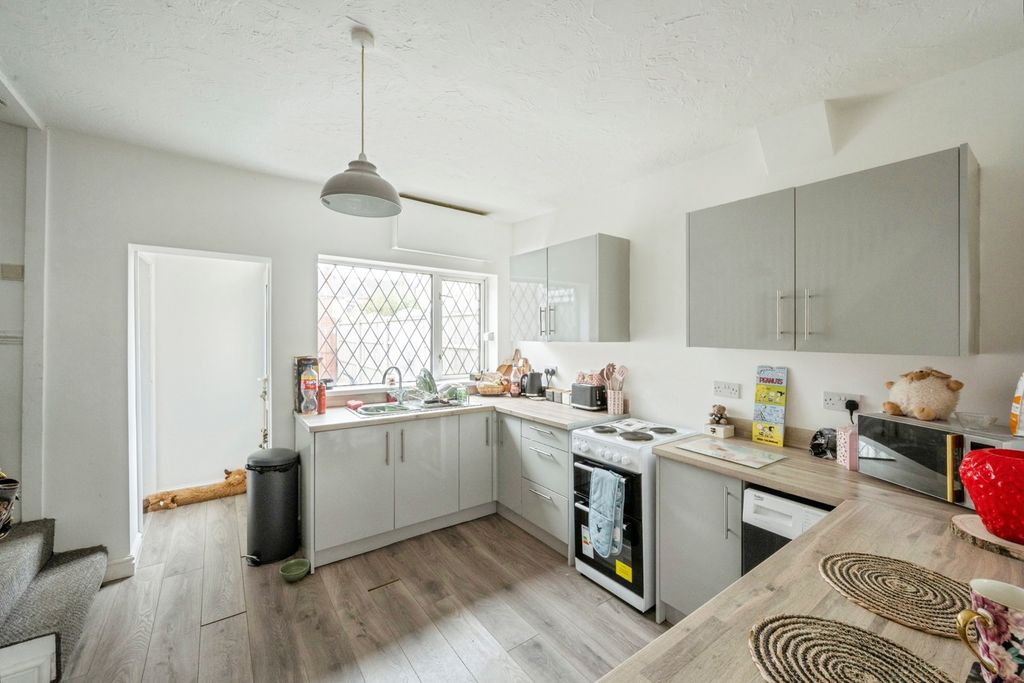 Property photo 2 of 12 Kitchen