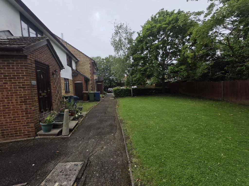 Property photo 1 of 15 Charming And Well-Proportioned One-Bedroom Flat, In Ha3 Area